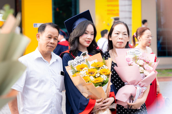 Lễ trao bằng tốt nghiệp HUTECH: “Hãy tiếp tục vững bước chinh phục những đỉnh cao mới” 119