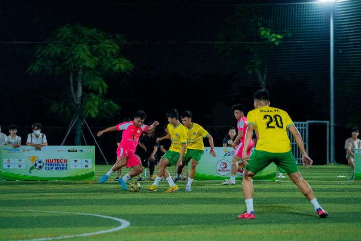 [HUTECH Football Cup 2023] Lộ diện 04 đội mạnh nhất tiến vào vòng Bán kết 34