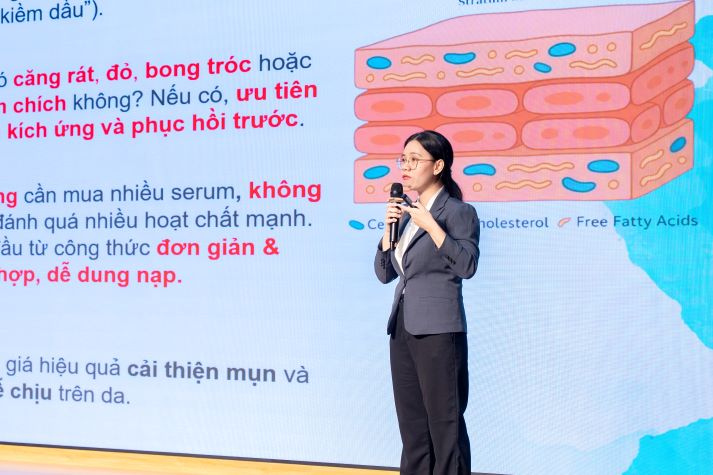 Sinh viên Khoa Thẩm mỹ và Khoa học sự sống học cách giải mã làn da cùng chuyên gia 40