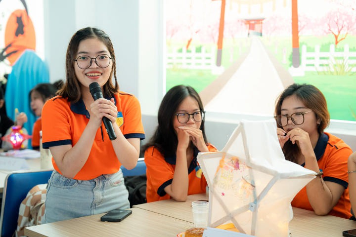 Sinh viên Khoa Nhật Bản học HUTECH tìm hiểu về Trung thu và thiết kế lồng đèn cùng sinh viên Nhật Bản 82