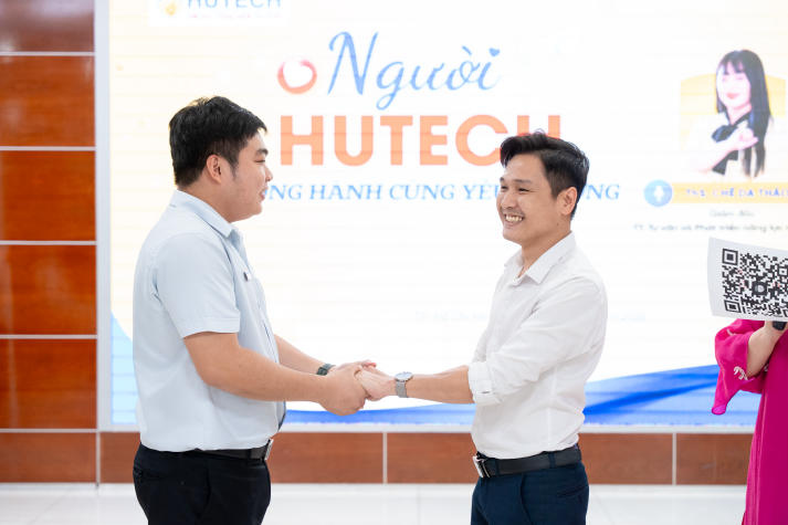 Nâng cao năng lực chăm sóc sức khỏe tinh thần sinh viên qua hoạt động tập huấn tại HUTECH 61