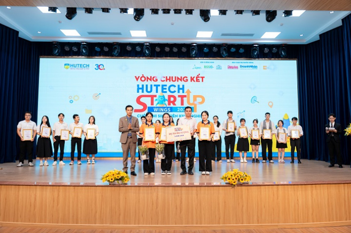 Chung kết HUTECH Startup Wings 2025: Trà sữa thảo mộc dạng viên nén TEA PIE lên ngôi Quán quân 113