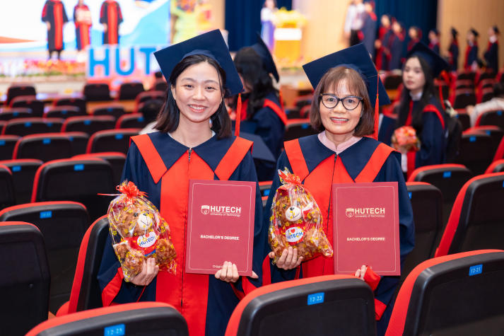 Các tân khoa HUTECH và hành trình học tập không ngừng nghỉ 123