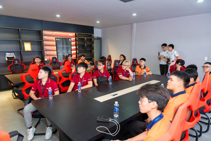 [Video] BƯỚC VÀO THẾ GIỚI CỦA NHỮNG SIÊU XE BẬC NHẤT VÀ CÔNG NGHỆ ĐỈNH CAO – SINH VIÊN VIỆN ĐÀO TẠO QUỐC TẾ HUTECH ĐÃ CÓ MỘT NGÀY “MÃN NHÃN” TẠI AVERY DENNISON! 36