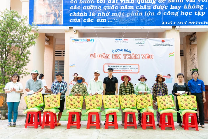 Viện Công nghệ Việt - Nhật HUTECH lan tỏa yêu thương tại tỉnh Long An 87