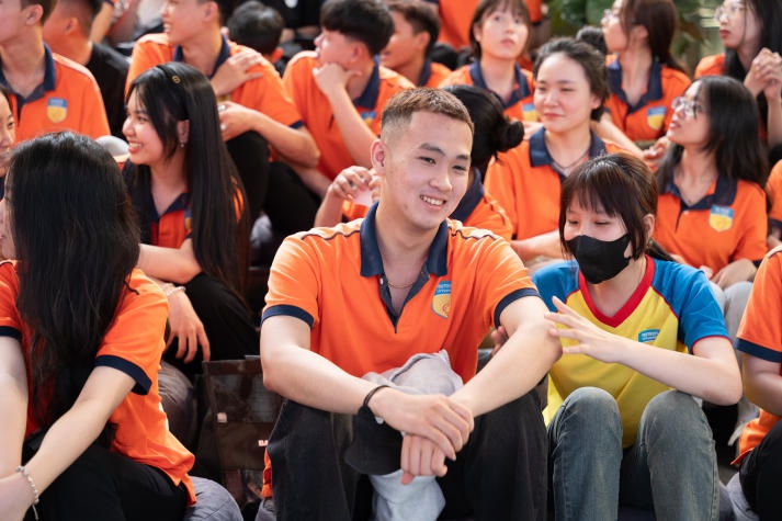 [Video] Theo chân sinh viên Khoa Tài chính - Thương mại HUTECH tham quan thực tế Sun Life Việt Nam 157