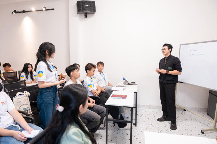 Sinh viên năm nhất ngành Du lịch VJIT định hướng nghề cùng Hành Trình Vàng Travel 38