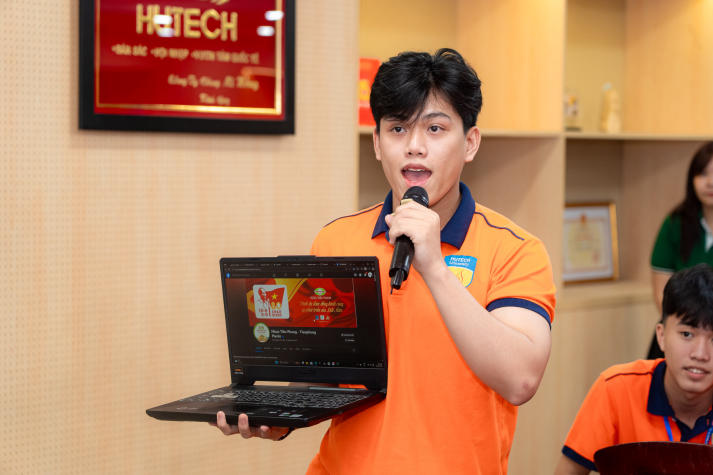 SÔI NỔI CHƯƠNG TRÌNH "UNIVERS TOUR" CÙNG NHỰA TIỀN PHONG 96