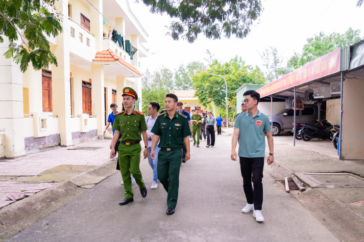 [Ảnh] Chi bộ 17 HUTECH nối dài tinh thần bảo vệ chủ quyền biển đảo tại Đồn Biên phòng Cần Thạnh (Cần Giờ) 168