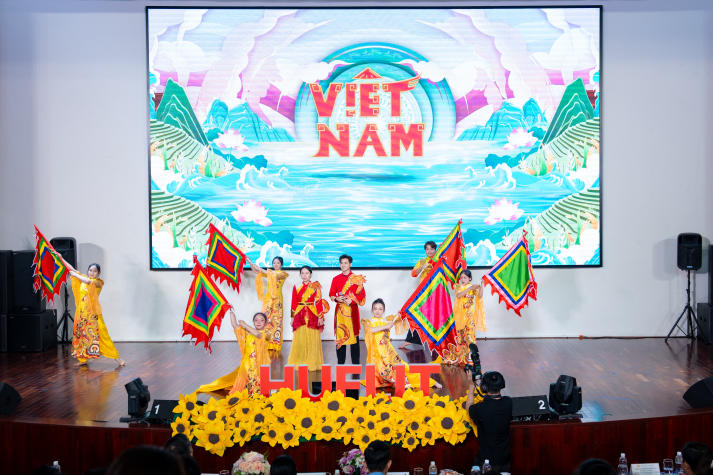Sinh viên HUTECH tự tin thể hiện bản lĩnh tại Hội thi Hùng biện Khối thi đua 17 41