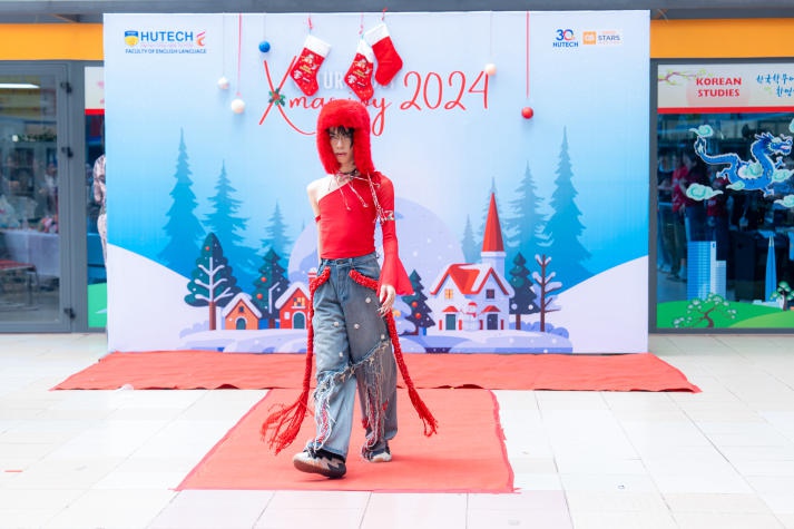 Cultural Day Xmas Joy 2024: Sinh viên Khoa Tiếng Anh lan tỏa tinh thần Giáng sinh cùng bè bạn quốc tế 92