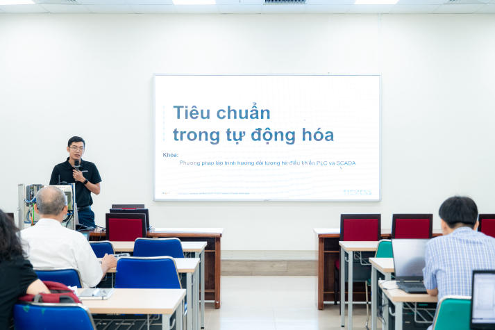 Giảng viên HUTECH cập nhật công nghệ tự động hóa cùng Siemens Việt Nam 25