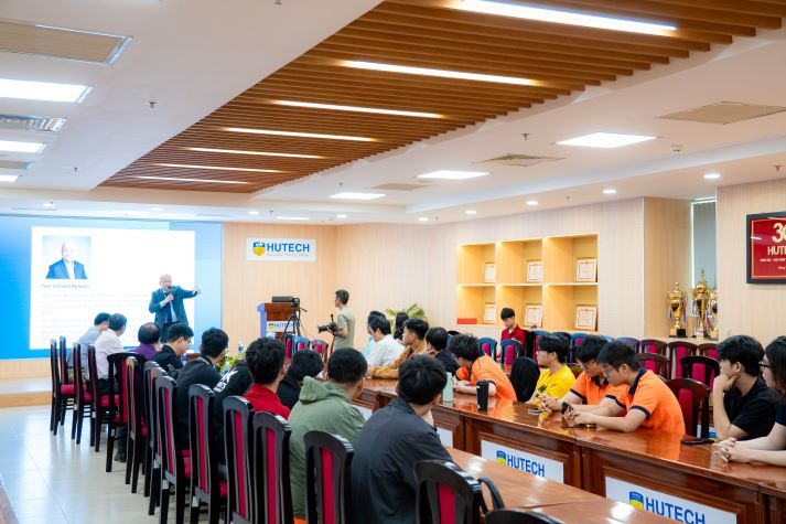 Sinh viên Viện Kỹ thuật trang bị góc nhìn mới về công nghệ ăng-ten và đổi mới sáng tạo 25