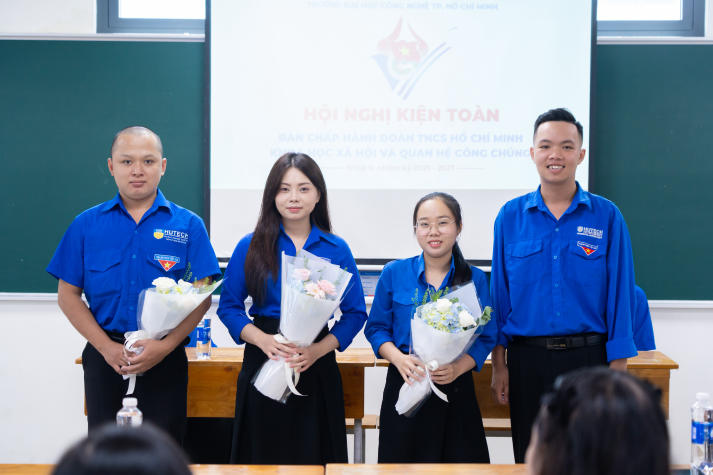 Đoàn Khoa Khoa học Xã hội và Quan hệ Công chúng kiện toàn nhân sự cho năm học mới 22
