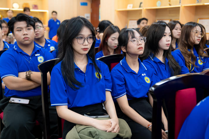 Sôi nổi - Bản lĩnh - Nhân ái: Năm phong trào đầy sắc màu của sinh viên Khoa Thú y 55