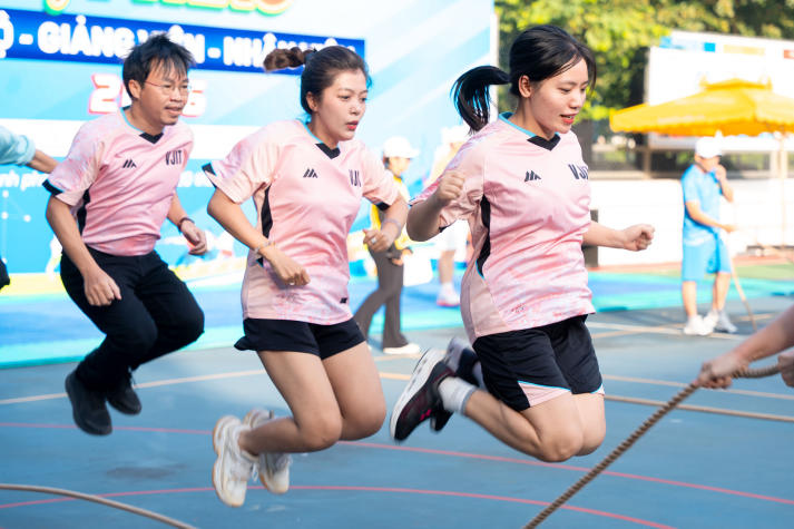 [Video] Bùng nổ tinh thần thể thao, Hội thao CB-GV-NV HUTECH 2026 khởi động mùa tranh tài rực lửa 150