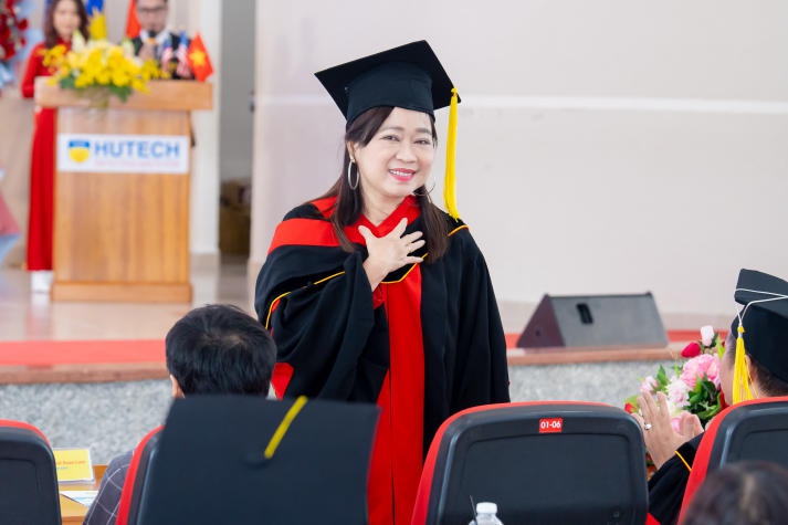 [Video] Over 400 HUTECH Masters and Bachelors of International and Transnational programs excitedly attend their graduation ceremony 166
