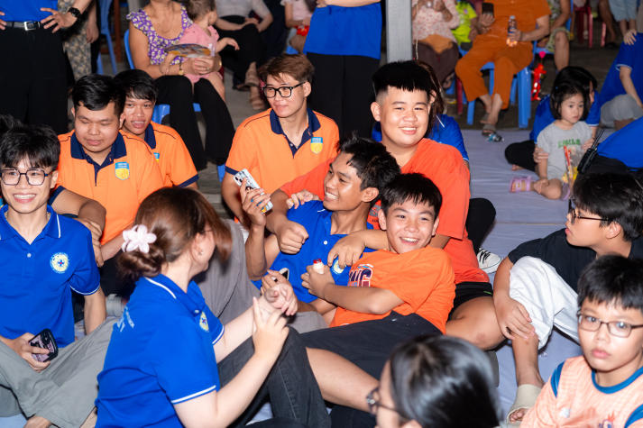 Sinh viên Khoa Thú y và hành trình thắp sáng “Vầng trăng tuổi thơ” 2025 139