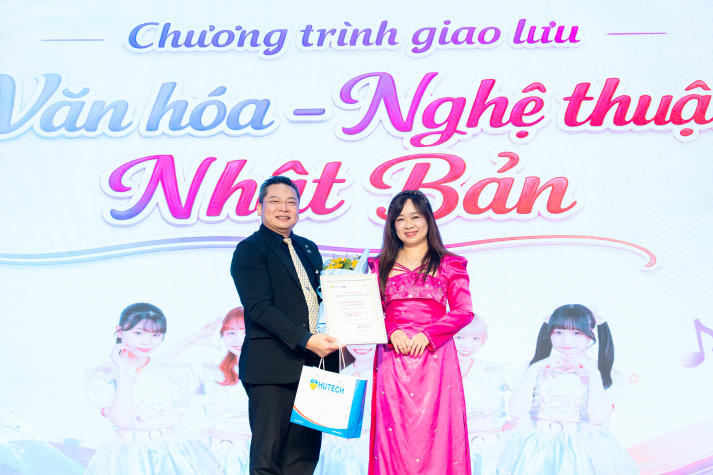 [Video] Sinh viên VJIT giao lưu cùng nghệ sĩ Nhật, nhận học bổng và trải nghiệm văn hóa xứ Phù Tang 16