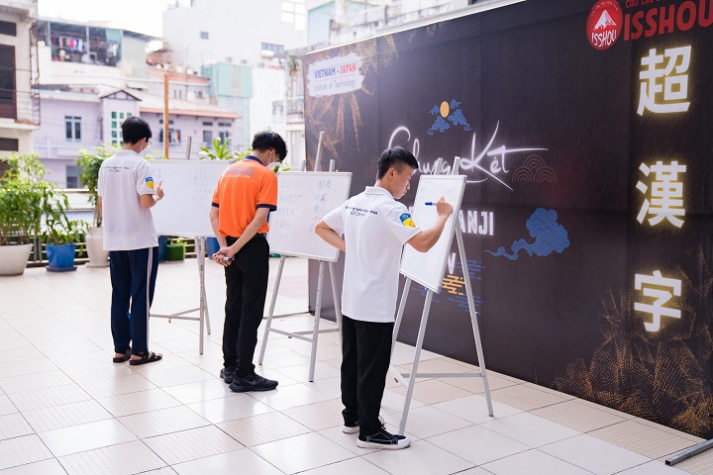 [Video] Chịu chơi như sinh viên HUTECH: “Chạy show” hết học thuật lại tới văn hóa, nghệ thuật, thể thao 29