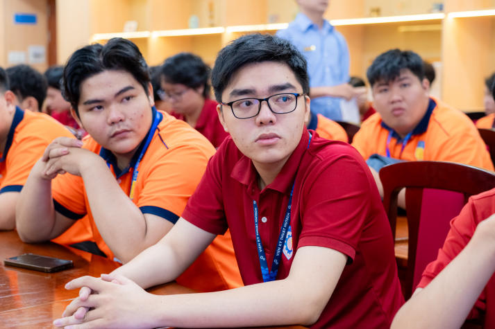 Cập nhật xu hướng nhà máy thông minh: Sinh viên Viện Kỹ thuật HUTECH sẵn sàng cho kỷ nguyên robot 61