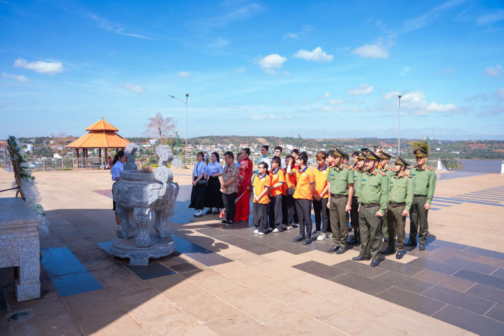 Xuân tình nguyện tại Đắk Sắk: Sinh viên Viện Văn hoá - Nghệ thuật - Thể thao giữ gìn truyền thống, chia sẻ yêu thương 10