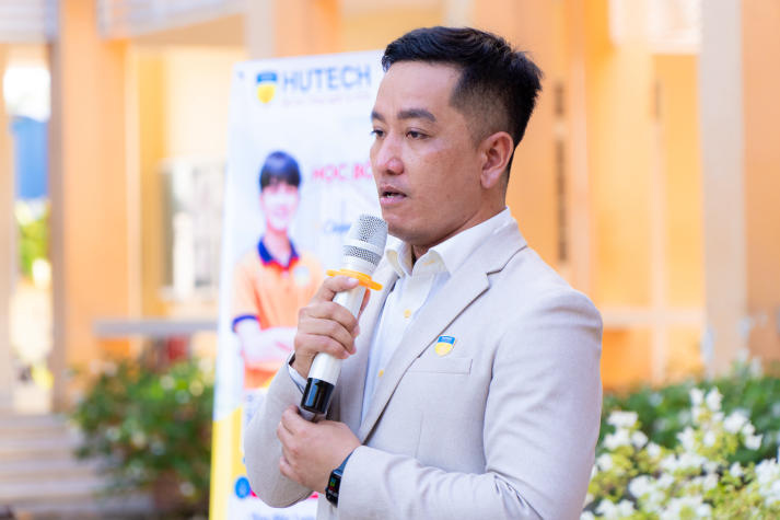 HUTECH Scholarship Tour 2025: HUTECH tiếp tục trao 36 suất học bổng trị giá 25% học phí toàn khóa cho học sinh 03 trường THPT 97