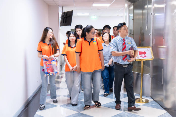 Sinh viên Công nghệ sinh học khám phá “hệ sinh thái lợi khuẩn” hiện đại tại Nhà máy Yakult Việt Nam 61