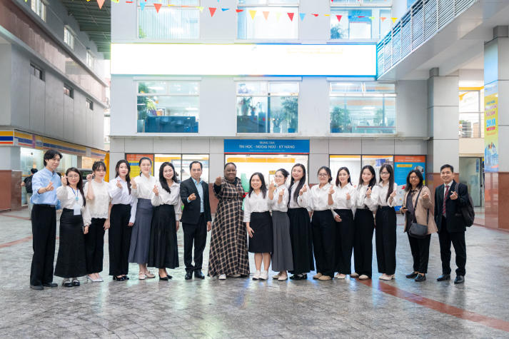 Đại sứ Nam Phi thăm HUTECH, hướng đến mở rộng hợp tác đào tạo và trao đổi sinh viên 74