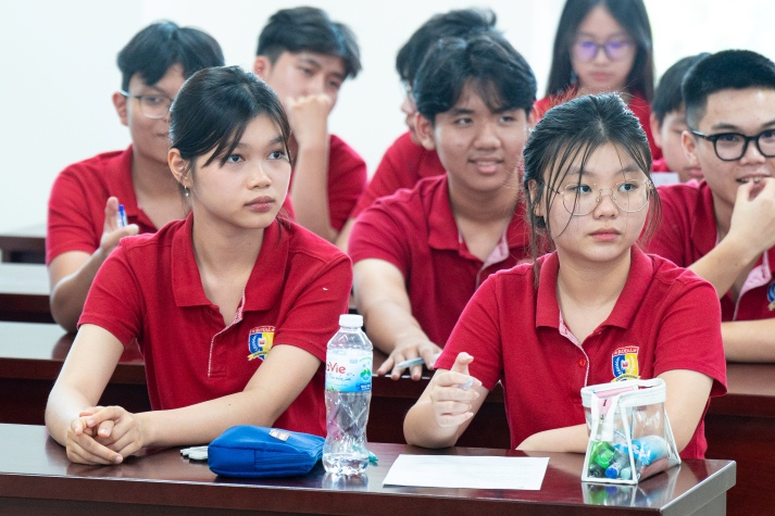 Học sinh Royal School khám phá môi trường đại học và trải nghiệm phiên tòa giả định tại HUTECH 44