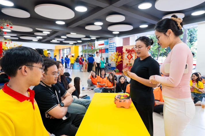 [Video] HUTECH Chào Xuân 2026: “Bật mood” Tết Việt giữa khuôn viên trường 230