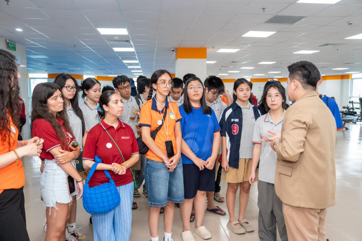 Học sinh Einstein School Vũng Tàu hào hứng trải nghiệm môi trường học tập hiện đại tại HUTECH 42