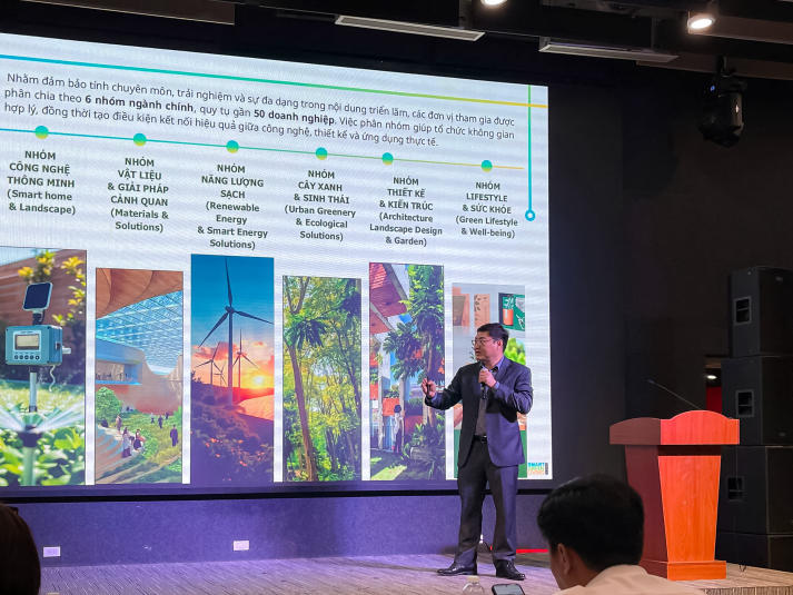 Sinh viên Khoa Kiến trúc - Mỹ thuật tiếp cận xu hướng đô thị xanh tại Smart Green Living Expo 2026 24