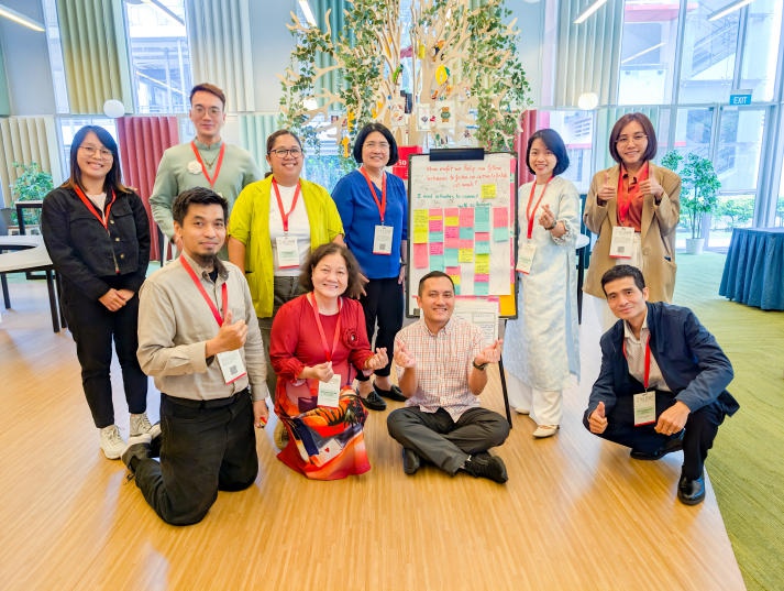 HUTECH attends Learning Express conference in Singapore 44