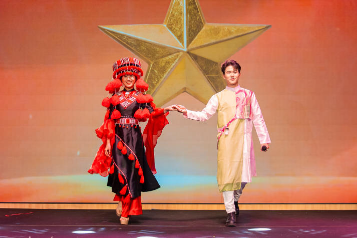 Sinh viên HUTECH thắp sáng niềm tự hào Việt qua chuỗi đồ án nghệ thuật hoành tráng 260