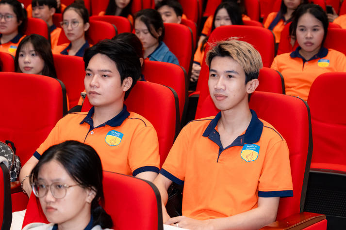 Sinh viên Khoa Khoa học Xã hội và Quan hệ Công chúng trang bị tư duy xử lý khủng hoảng truyền thông trong kỷ nguyên số 53