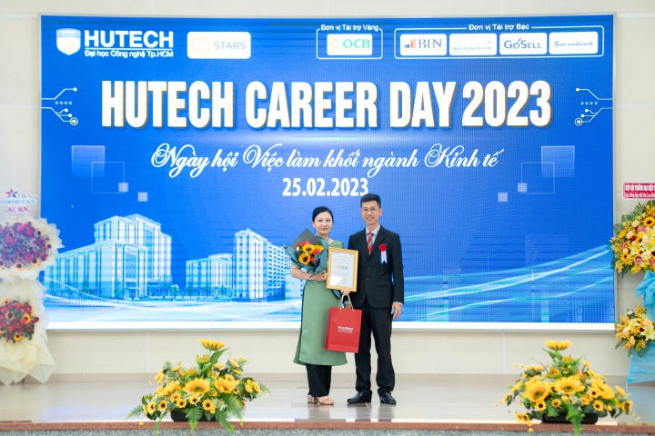 66 doanh nghiệp “đổ bộ” HUTECH Career Day 2023 mang đến hơn 4.800 đầu việc cho sinh viên 38