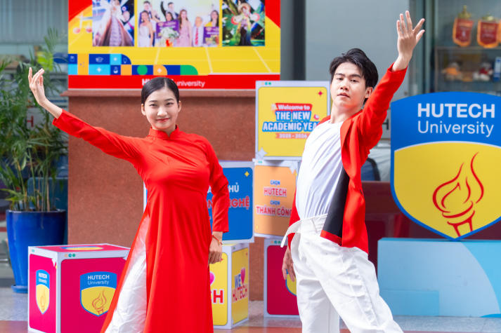 Văn nghệ sân trường chào đón năm học mới 2025-2026 tại HUTECH 43