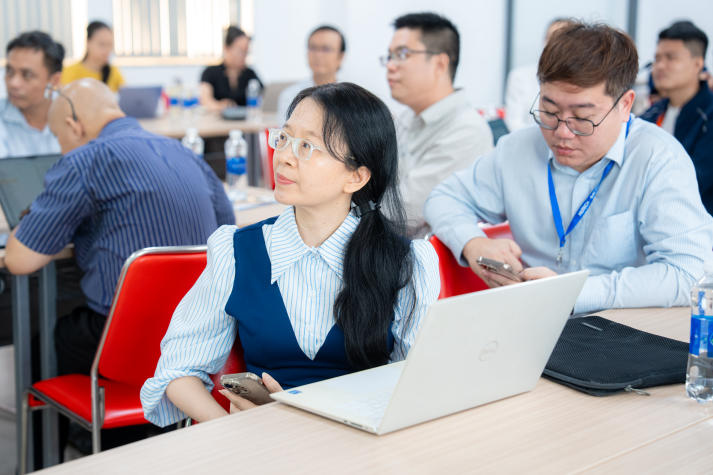 HUTECH fosters academic connections and advances interdisciplinary research at Scientific Machine Learning Workshop 35