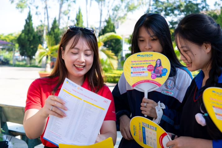 [HUTECH TIKTOK LIVE 2025] Giải mã chiến lược trúng tuyển, gỡ rối tâm lý xét nguyện vọng vào ngày 06/8 tới 31