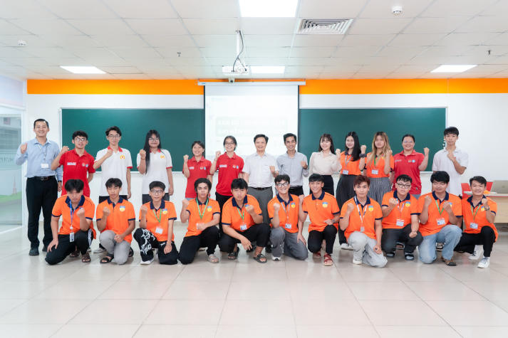 Ban cán sự khóa 2026 VJIT sẵn sàng kết nối và đồng hành cùng tập thể 93