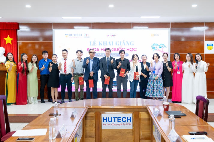 Chuyên gia Hàn Quốc định hướng về thị trường nghề nghiệp cho sinh viên khoa Hàn Quốc học 127