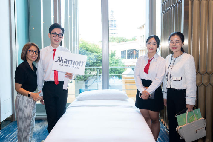 ​[Video] Sinh viên Quản trị khách sạn "chạm ngõ" ngành nghề cùng JW Marriott Hotel & Suites SaiGon 17