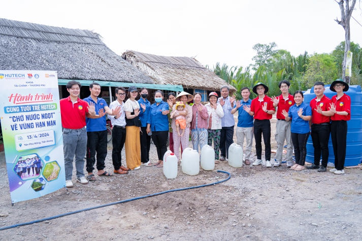 HUTECH  “chở” 120m3 nước ngọt về cho người dân vùng hạn tỉnh Tiền Giang 99