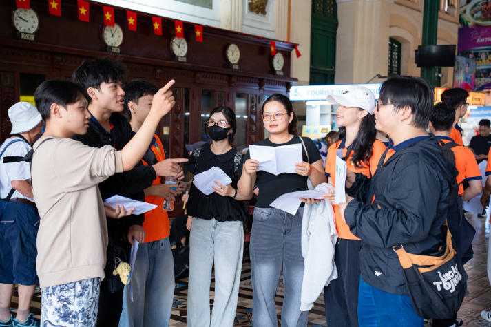 [Ảnh] Sinh viên Khoa Tiếng Anh và hành trình “học trong di sản” giữa lòng thành phố 51
