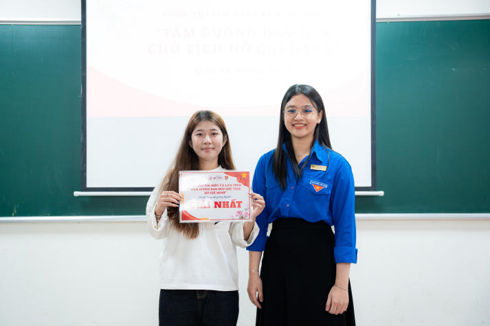 “Sáng mãi gương Người” - thắp sáng lý tưởng đẹp trong sinh viên HUTECH 72