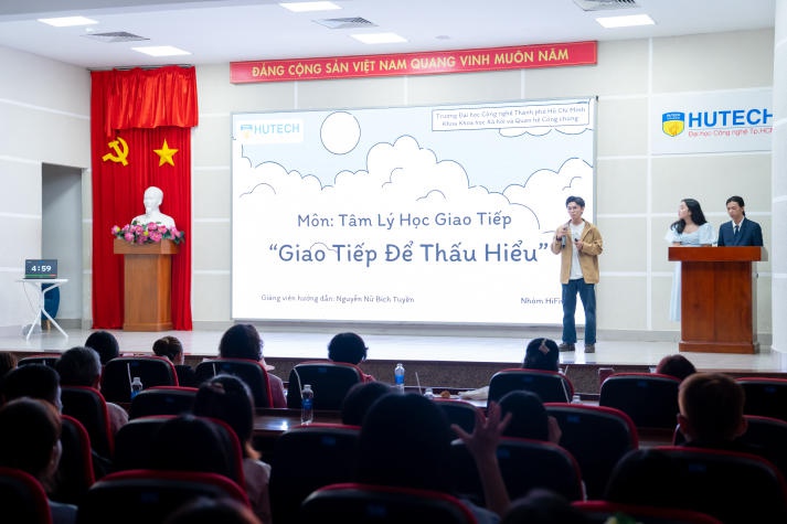 Sinh viên Tâm lý học HUTECH tổ chức talkshow tâm lý và báo cáo dự án chăm sóc sức khoẻ tinh thần “Sóng ấm lan toả” 88