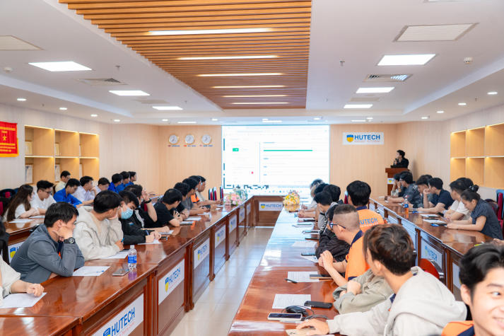 IT-ers HUTECH thực hành tiếng Anh chuyên ngành trong tình huống giao tiếp nghề nghiệp 26