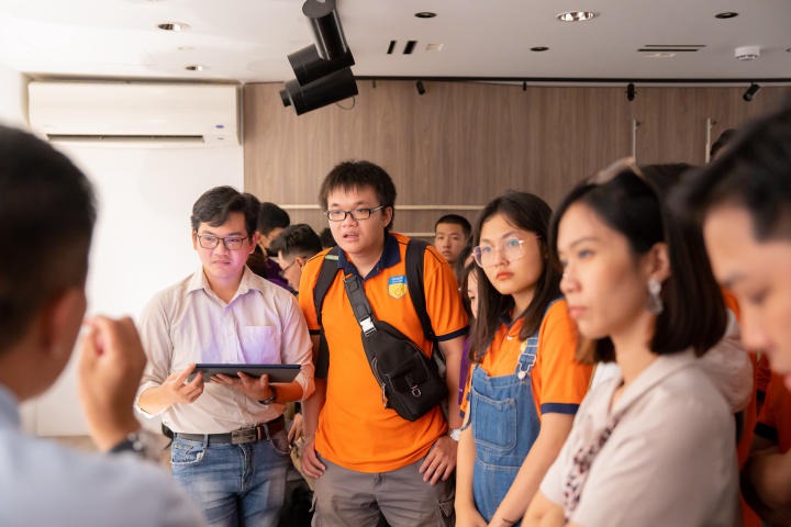 Sinh viên ngành Thiết kế nội thất tìm hiểu giải pháp chiếu sáng tại Công ty TNHH Công nghệ Long Khang 39