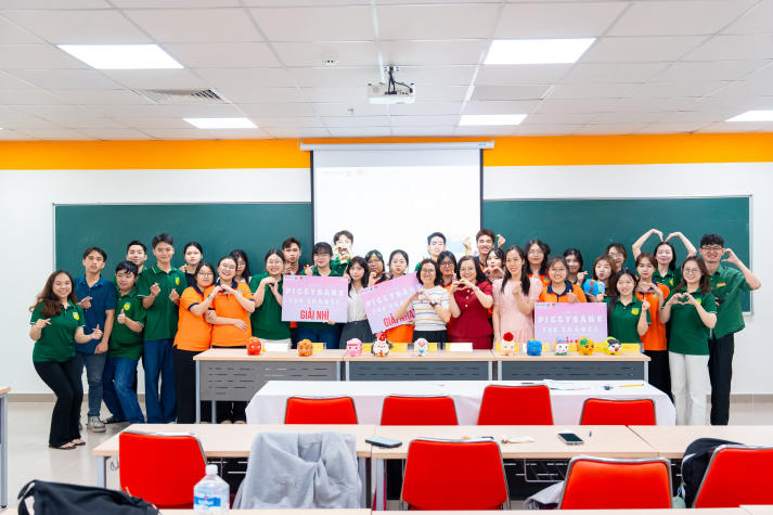 Gom yêu thương - tạo thay đổi: Sinh viên Viện Khoa học Ứng dụng  lan tỏa giá trị nhân văn qua “Piggybank for Change 2025” 111